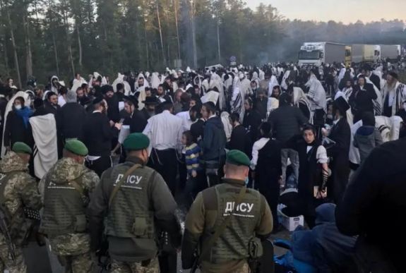 Több száz haszid zsidó akar a tilalom ellenére Fehéroroszországól bejutni Ukrajnába