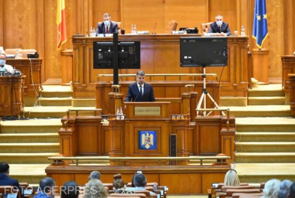 Megszavazta a parlament: marad a 40 százalékos nyugdíjemelés szeptembertől