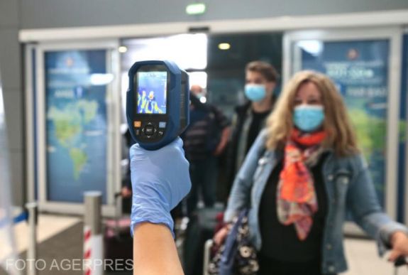 IATA: olcsó gyorsteszttel újraindítható a légiközlekedés