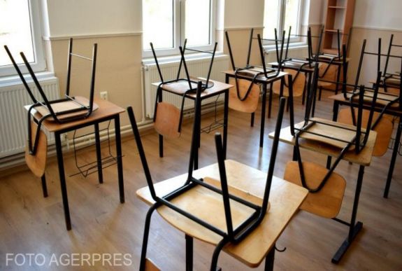 Nőtt a koronavírussal fertőzött tanárok és diákok száma Kolozs megyében