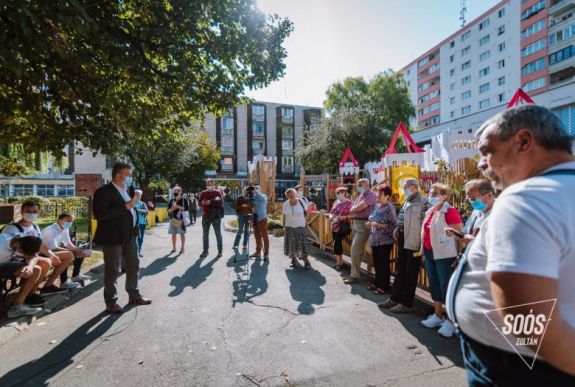 Soós Zoltán kövesdombi utcafórumán: biztonságosan lehet vasárnap szavazni