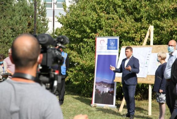 Építik a csíkszeredai sürgősségi kórház helikopterleszállóját