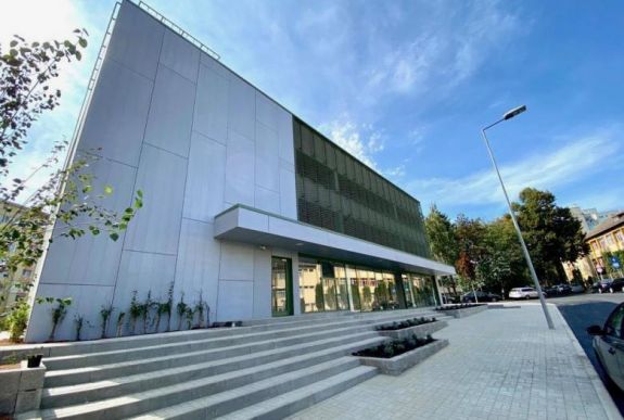 Közel háromszáz autó parkolhat az újonnan átadott kolozsvári parkolóházban