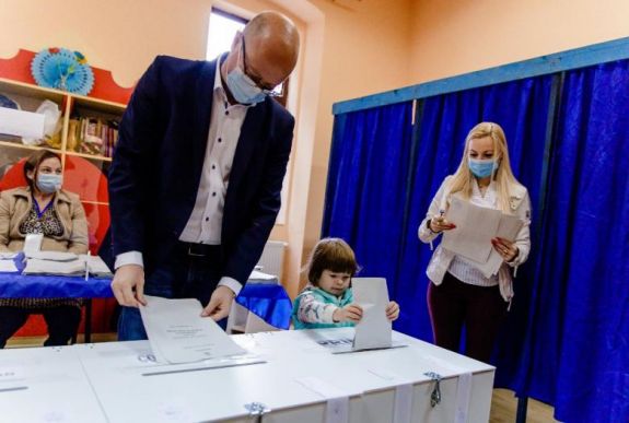 Sorban álltak szavazáskor az RMDSZ Szatmár megyei jelöltjei