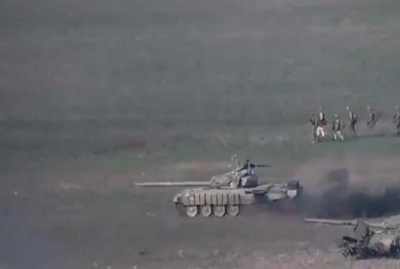 Összecsapások a kaukázusi térségben: Ferenc pápa fegyverletételt szorgalmazott