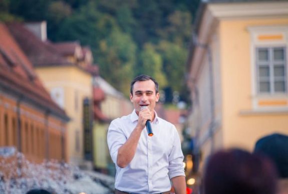 FRISSÍTVE - Hivatalos: az USR-PLUS polgármesterjelöltje győzött Brassóban
