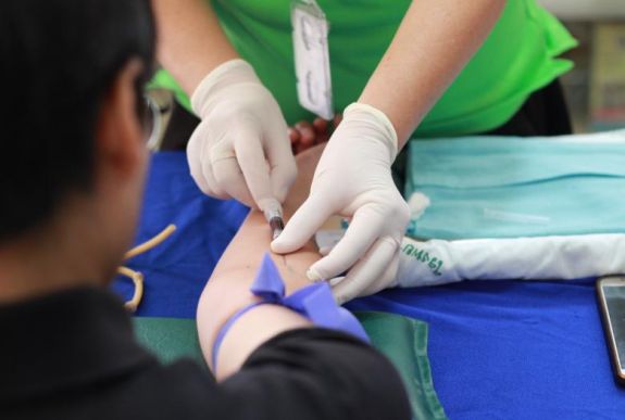 Már 14 alkalmazott koronavírusos a besztercei vérközpontban