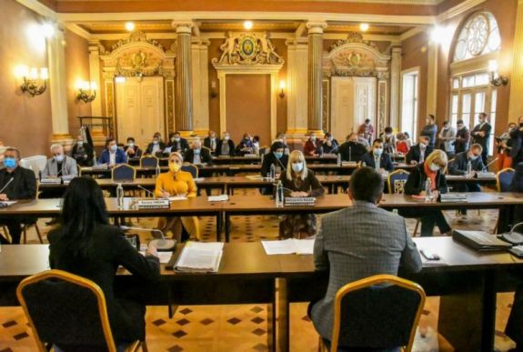 Aradi képviselőtestület: csökkent a PNL, nőtt a PSD-s koalíció mandátumainak száma