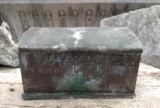 Hihetetlen dolgot találtak egy belga kisváros szökőkútjában