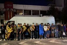 Összesen 28 migránst találtak két kisteherautóban Nagylaknál a határrendészek