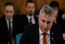 Átvette a katonai ügyészség a szállításügyi miniszter balesetének ügyét