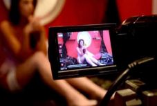 Különös büntetést kapott az erotikus videocsetes bevételét elhallgató nő