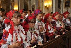 Újra misézhetnek magyar nyelven Bákóban – tanévnyitó szentmisét tartanak először  