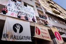 A Sapientia EMTE végzettjei is támogatják a SZFE diákjait és tanárait