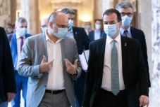 Eldőlt: 30 nappal meghosszabbítja a veszélyhelyzetet hétfőn a kormány