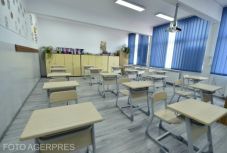 Országos adatok: 12 610 iskolában tantermi jelentéttel kezdik a tanévet a diákok