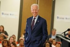 Michael Bloomberg százmillió dollárt költ Joe Biden támogatására Floridában