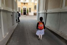 Megkezdődött a rendhagyó tanéve 2,8 millió óvodásnak és iskolásnak