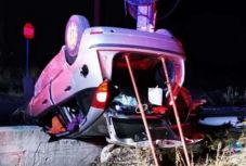 Hídpadkának csapódott autójával, a 26 éves utas a helyszínen életét veszítette