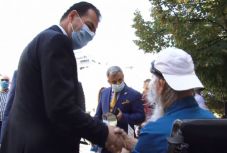 Orban egy kerekesszékben ülő nyugdíjashoz: „És mennyivel tud száguldani?”