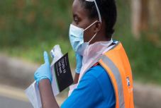 Koronavírus: éjféltől szigorítanak a szabályozásokon Észak-Angliában 