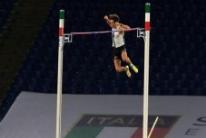 Armand Duplantis megdöntötte Szerhij Bubka 26 éves rúdugrás világcsúcsát