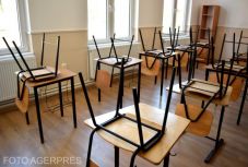 Pár nap alatt több tucat iskola kerülhetett piros besorolás alá