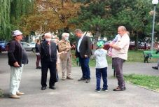 Soós Zoltán utcafóruma: kaotikus parkolásra és mellőzöttségre panaszkodnak a Kornisán