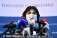 Három napra bezár az összes tanintézmény Romániában