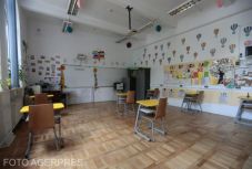 Hétfő óta „kisárgult” két „piros” iskola 