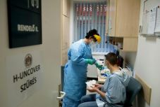Nem csillapodik a járvány Magyarországon, Csehországban durvul a helyzet