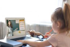 Orban: a tanároknak meg kell tanulniuk online oktatni