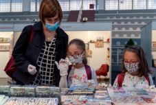 Megnyílt Csíkszeredában az egyetlen „állva maradt” erdélyi magyar könyvvásár