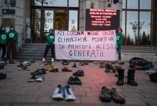A Fridays for Future Románia aktivistái tüntettek a környezetvédelmi minisztériumnál