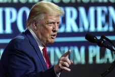 Amerikai elnökválasztás: Trump spanyolajkú és afroamerikai szavazatokért kampányol