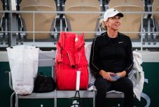 Születésnapján bejutott Simona Halep a második fordulóba a Roland Garroson