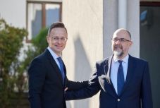 Szijjártó Péter: szép győzelmeket aratott a választásokon az RMDSZ