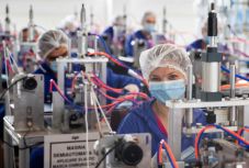 Máramarosi gyárban készült védőmaszk veszi fel a harcot a kínai árudömpinggel