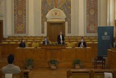 Rendhagyó tanévnyitót tartottak a Babeș–Bolyai Tudományegyetemen