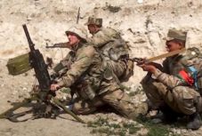 Öldöklik egymást az azeri és az örmény katonák