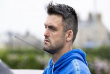 Nem engedték ki vécére a koronavírus miatt, pályán könnyített magán a focista