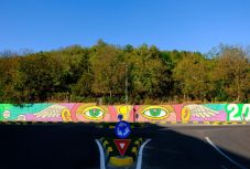 Erdély etnikai sokszínűségét ünnepli az új marosvásárhelyi óriásgrafitti