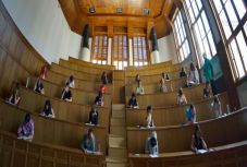 Húszmillió eurónál többet kasszíroznak a kolozsvári egyetemek a külföldi hallgatóktól