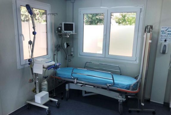 Egészségügyi miniszter: 176 súlyos beteget ápolnak, van még hely a kórházakban