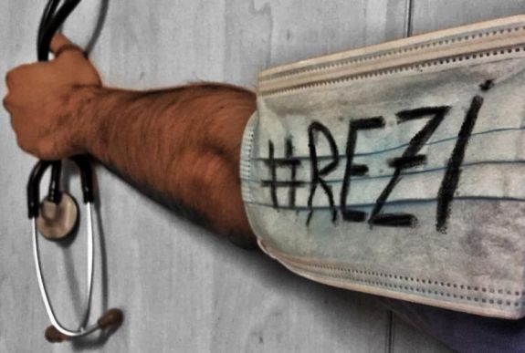 Közel ezerrel több rezidensorvosi helyet hirdetnek meg országszerte