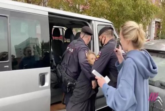 Őrizetbe vették Oroszországban a Pussy Riot feminista mozgalom újabb két tagját