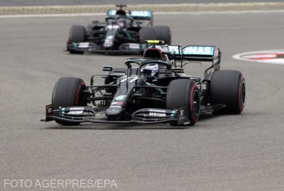 Hamilton futamot nyert, beérte Schumachert