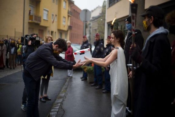 Vitára hívta az SZFE-ügy érintettjeit az Európai Parlament kulturális bizottsága