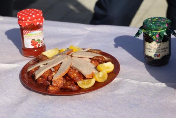 Szarvasmarha, juh- és kecsketenyésztők egyesületeit támogatják Hargita megyében (X)