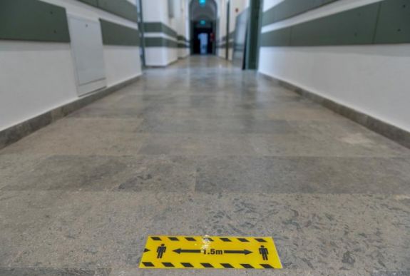 Nyolc tanintézmény tér át hétfőtől online oktatásra Háromszéken